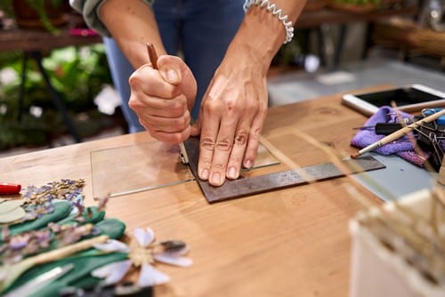 Vitrier Cosne-Cours-sur-Loire - les bons artisans - découpe verre