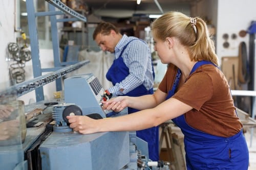 Vitrier Laxou - les bons artisans - vitriers en atelier