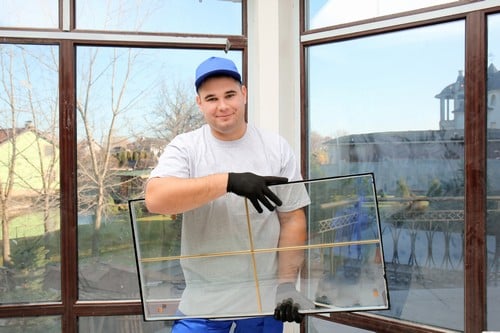 Vitrier Sarlat-la-Canéda - les bons artisans - vitrier en intervention