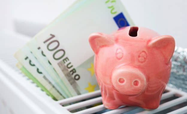 Une tirelire sur un radiateur