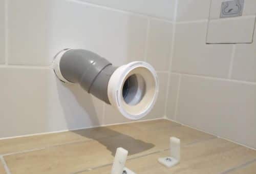 Fuite pipe WC : causes et solutions pour réparer cette évacuation