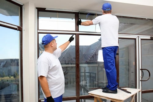 Vitrier Marseillan - les bons artisans - vitriers qui interviennent sur une fenêtre