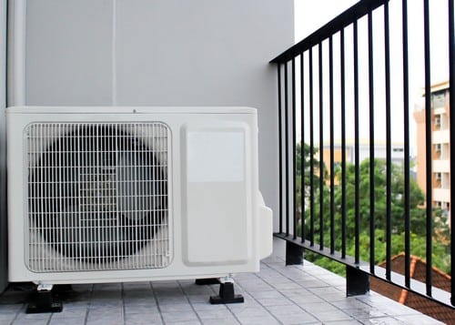 Climatisation Dourdan - visuel d'un climatiseur sur un balcon