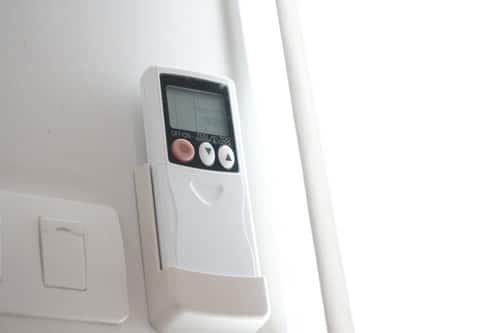 Climatisation Ecully - les bons artisans - télécommande pour allumer la climatisation