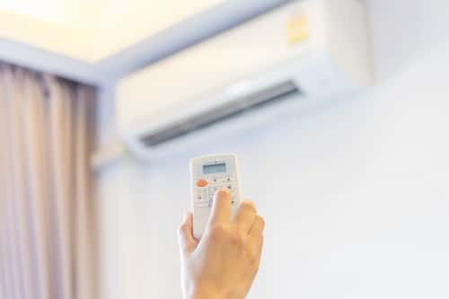 Climatisation Marignane - les bons artisans - télécommande pour régler la climatisation