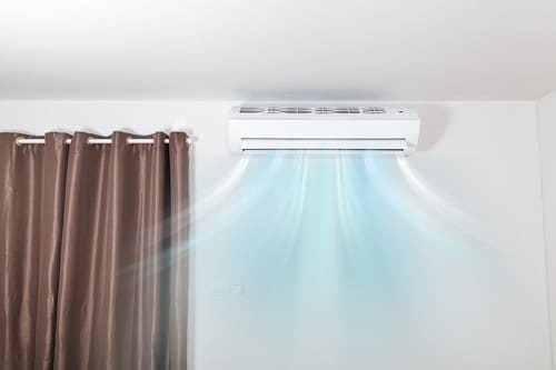 Climatisation Montigny-lès-Cormeilles - visuel d'un climatiseur au plafond qui projette du froid