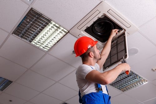 Climatisation Saint-Germain-les-Arpajon - les bons artisans - intervention sur une climatisation au plafond