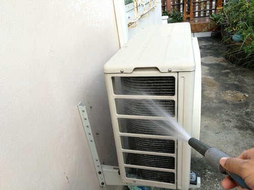 Climatisation Tassin-la-Demi-Lune - les bons artisans - nettoyage de climatisation extérieure