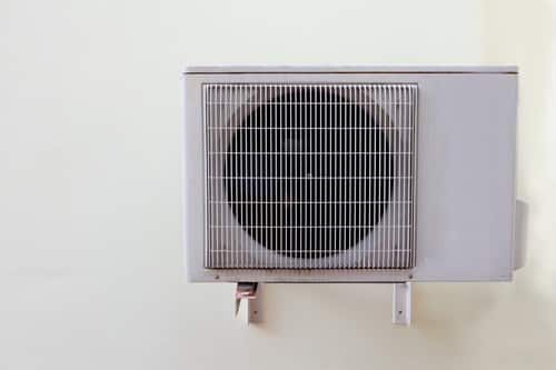 Climatisation Beauzelle - visuel d'un climatiseur devant un mur blanc