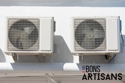 Climatisation Canejan - visuel de 2 climatiseurs devant un mur blanc