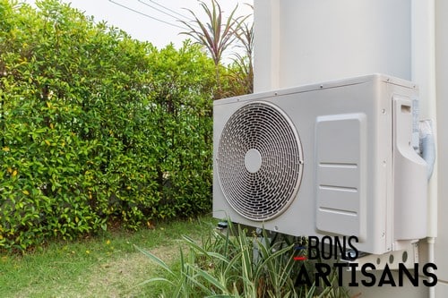 Climatisation Canejan - visuel d'un climatiseur dans un jardin