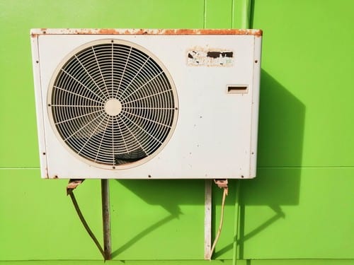 Climatisation Chateauneuf-Grasse - visuel d'un climatiseur sur fond vert