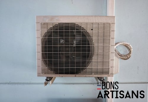 Climatisation Clapiers - visuel d'un climatiseur devant un mur blanc