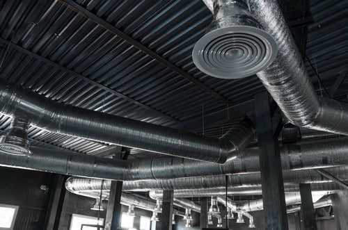 Climatisation Fourmies - visuel de gros tuyaux de climatiseurs au plafond