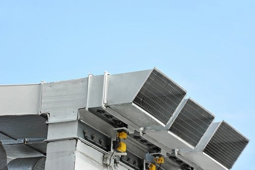 Climatisation Sin-le-Noble - visuel de plusieurs climatiseurs en haut d'un bâtiment