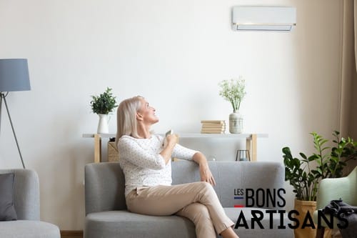 climatisation paris 2 - une femme profite de sa climatisation